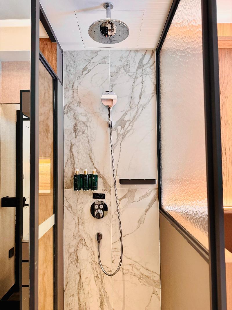 Claude Hotel image
