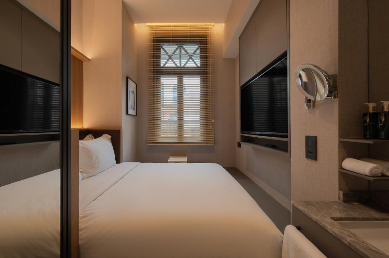 Claude Hotel image