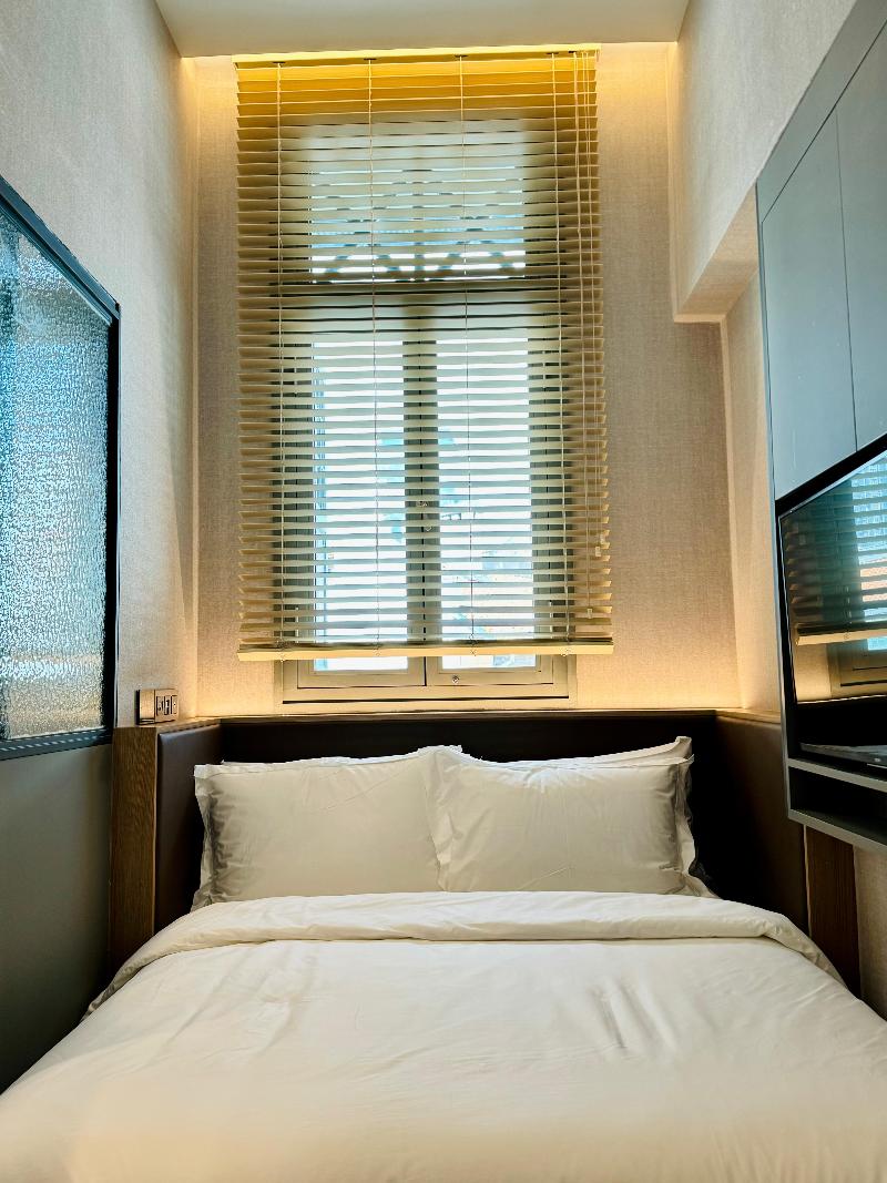 Claude Hotel image