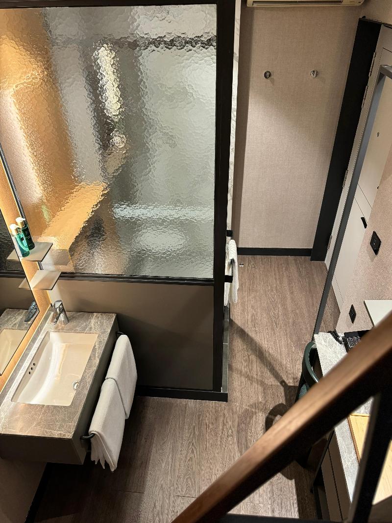 Claude Hotel image