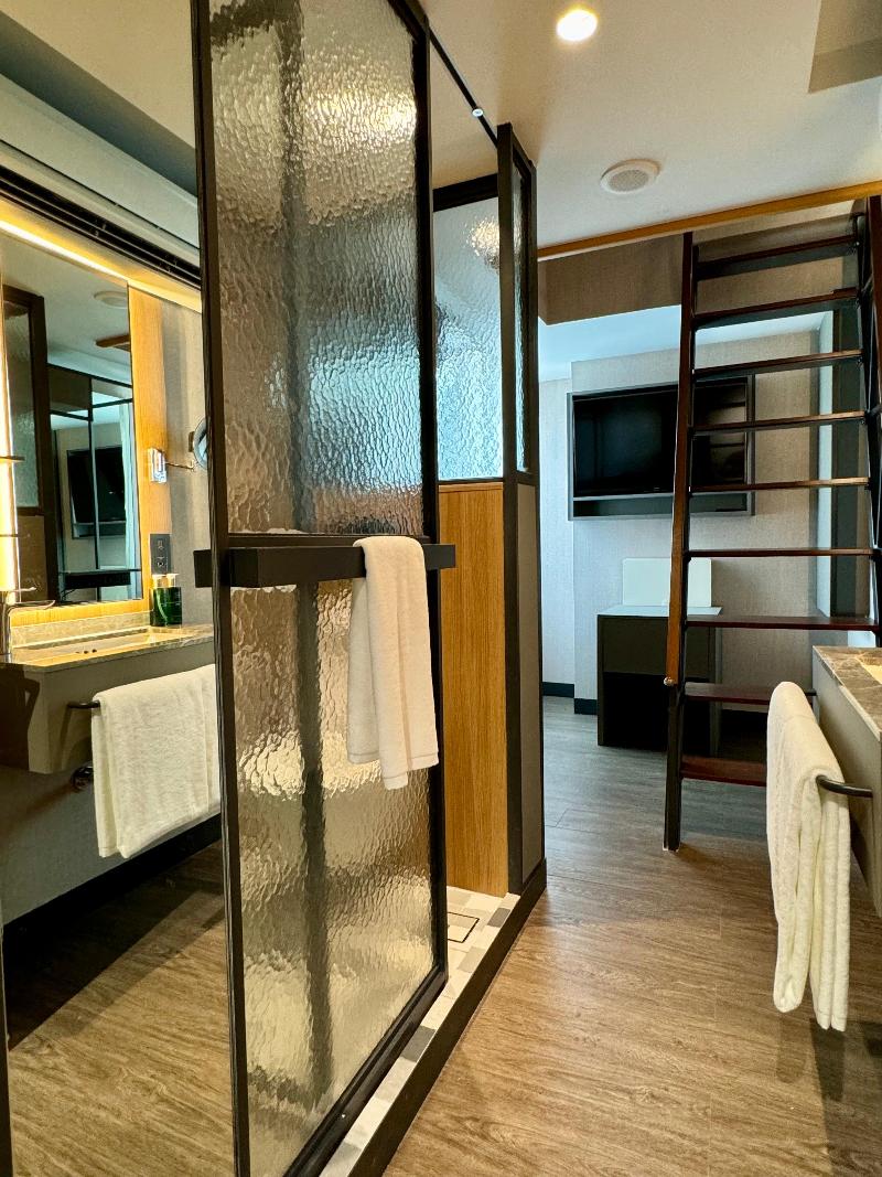 Claude Hotel image