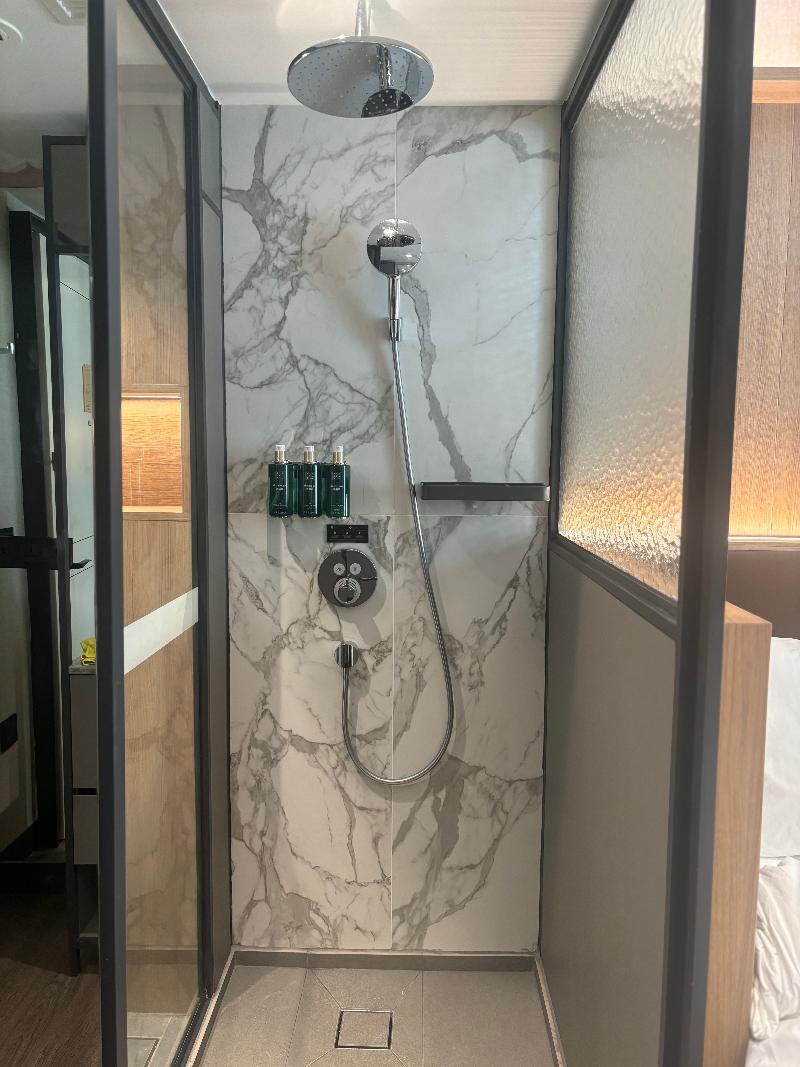 Claude Hotel image