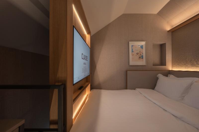 Claude Hotel image