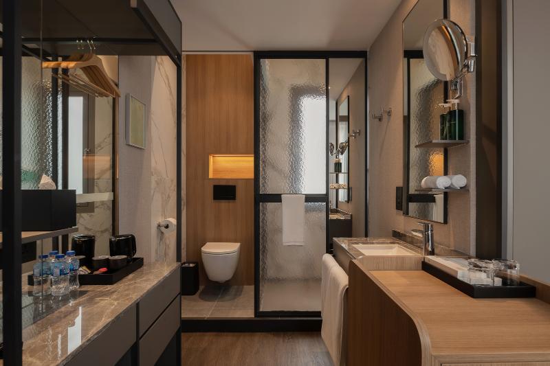Claude Hotel image
