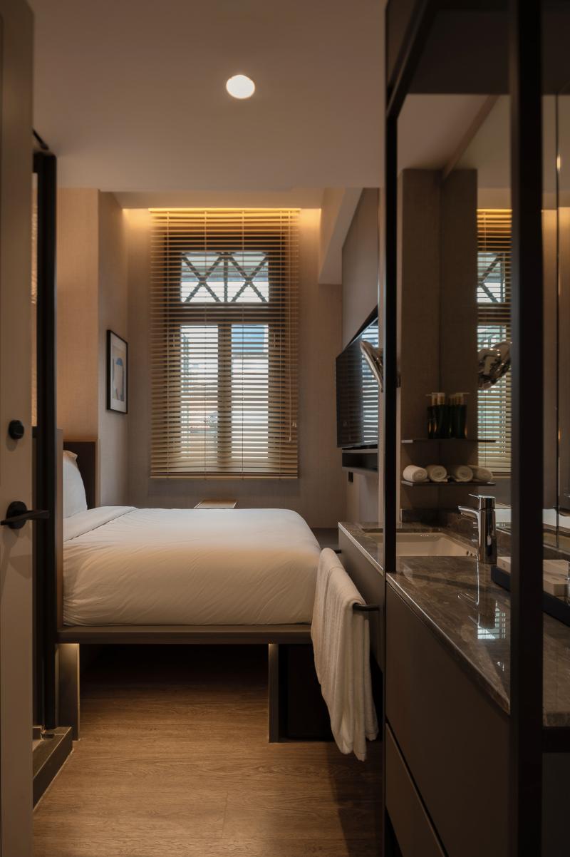 Claude Hotel image
