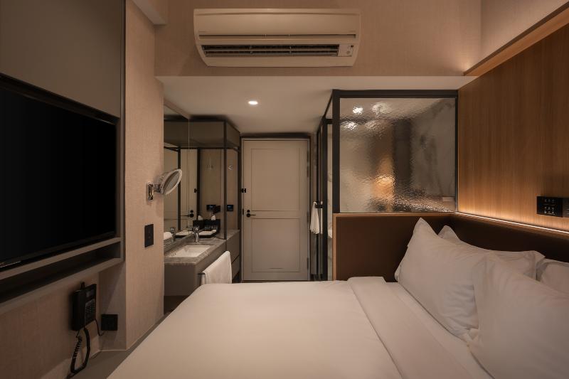 Claude Hotel image
