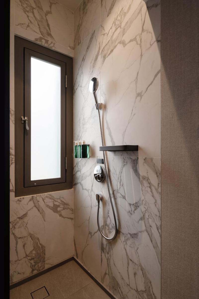 Claude Hotel image