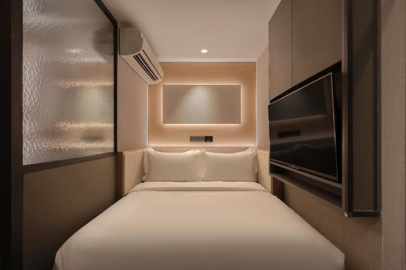 Claude Hotel image