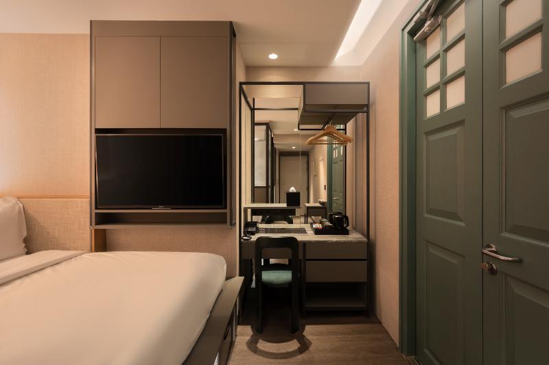 Claude Hotel image
