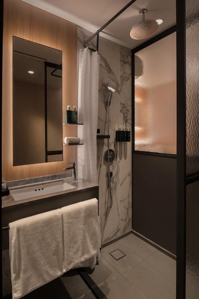 Claude Hotel image