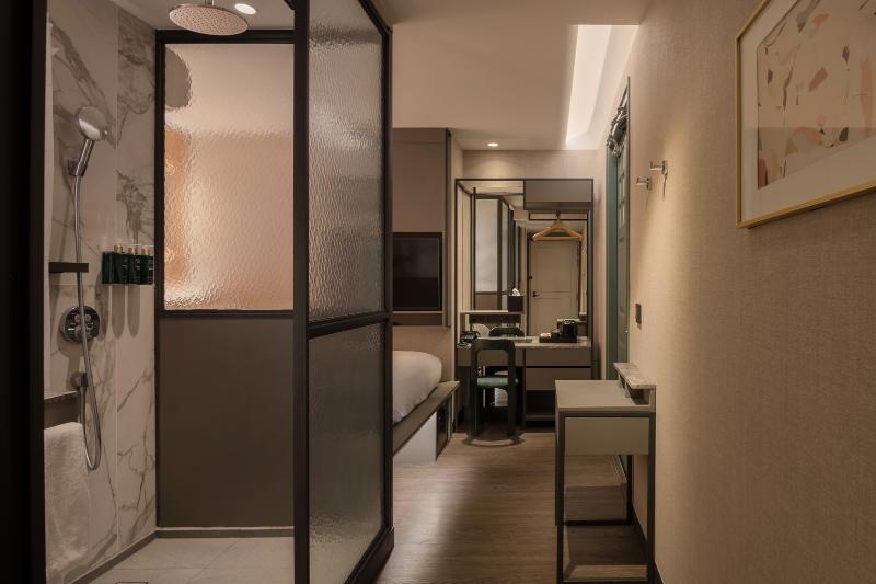 Claude Hotel image