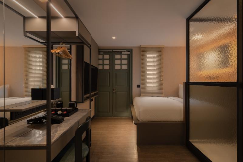 Claude Hotel image