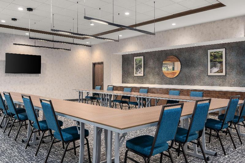 Hampton Inn & Suites By Hilton Pittsboro image