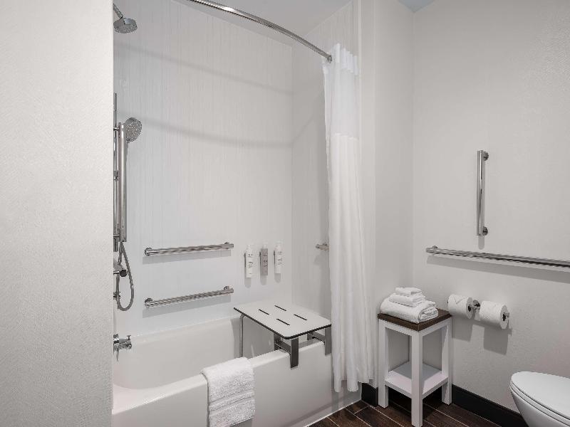 Hampton Inn & Suites By Hilton Pittsboro image