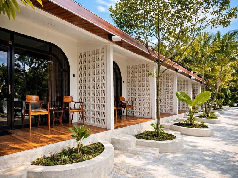 Nirvana Hotel Resort Tetebatu image