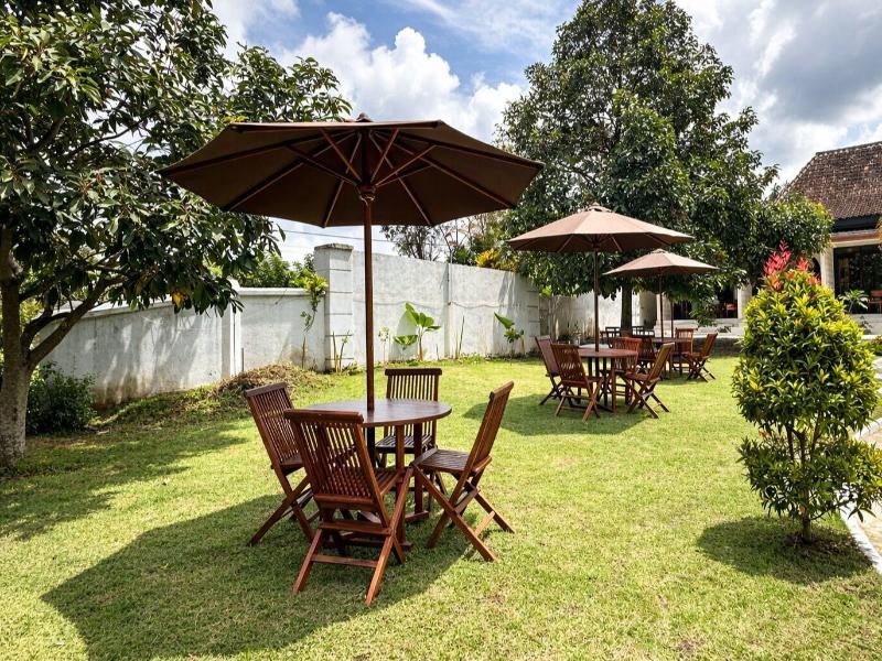 Nirvana Hotel Resort Tetebatu image