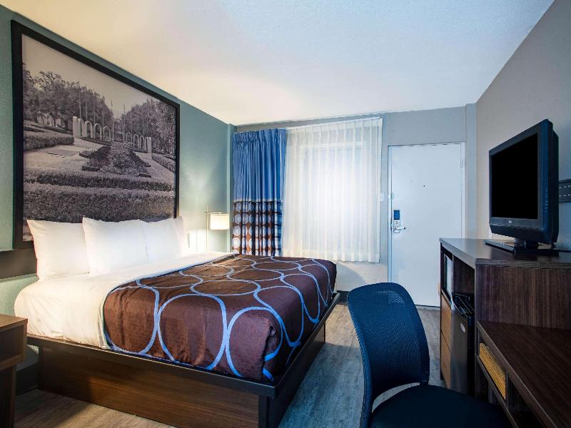 Super 8 by Wyndham Mobile I-65 image