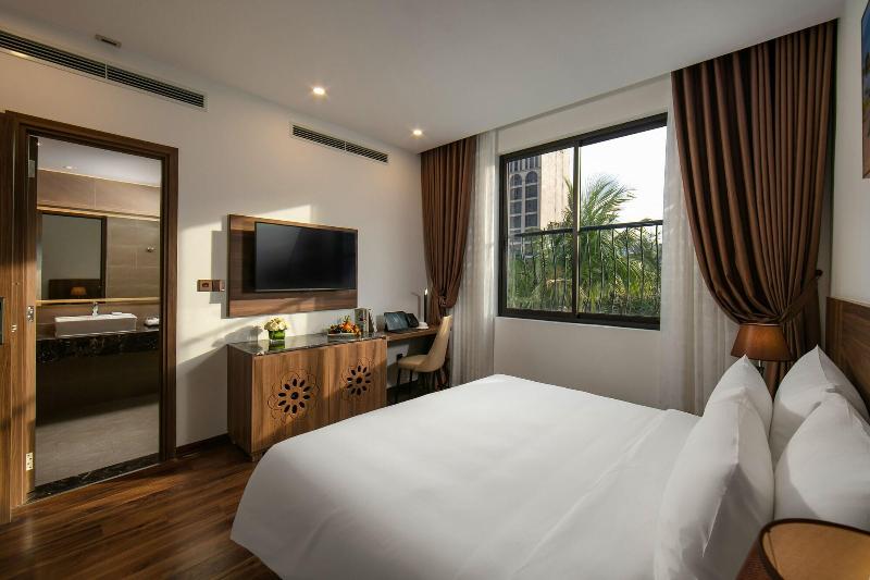 Nesta Hotel Da Nang image