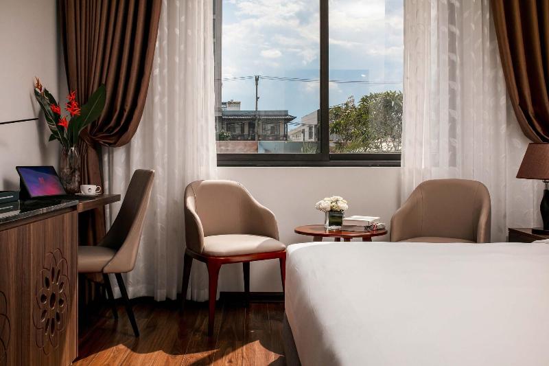 Nesta Hotel Da Nang image