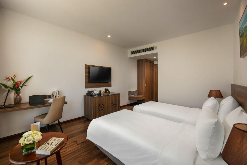 Nesta Hotel Da Nang image