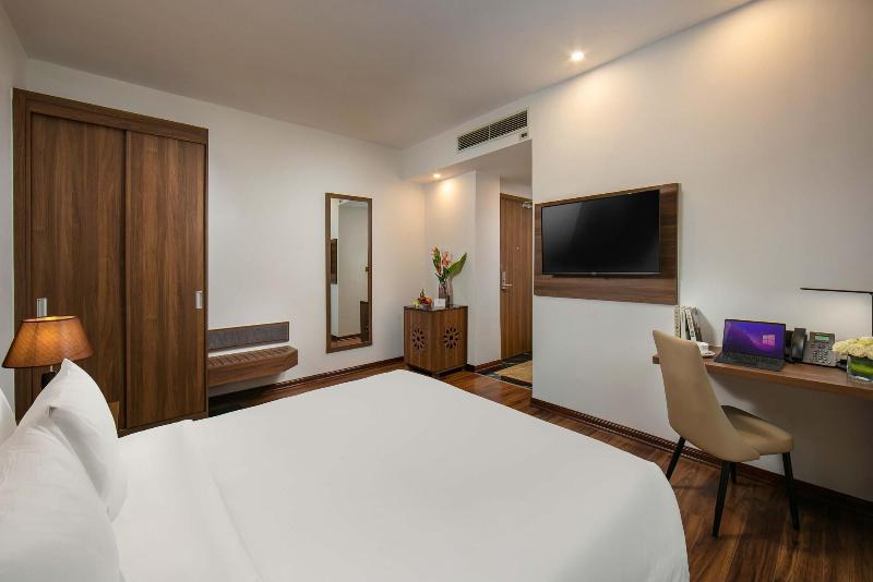 Nesta Hotel Da Nang image