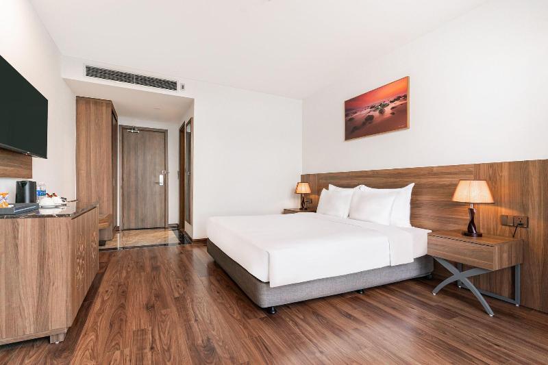 Nesta Hotel Da Nang image