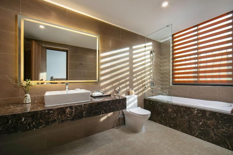 Nesta Hotel Da Nang image