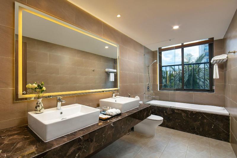 Nesta Hotel Da Nang image