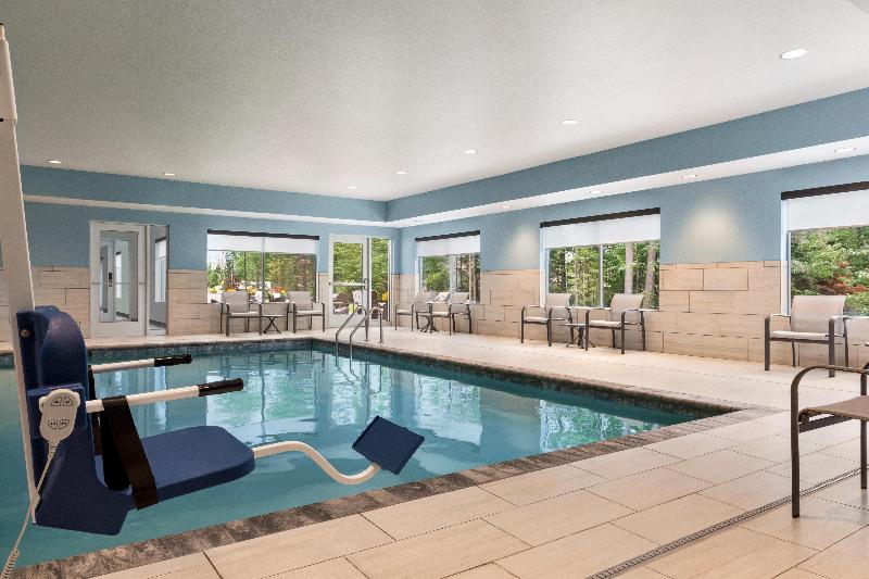 Holiday Inn Express & Suites Rhinelander By IHG image