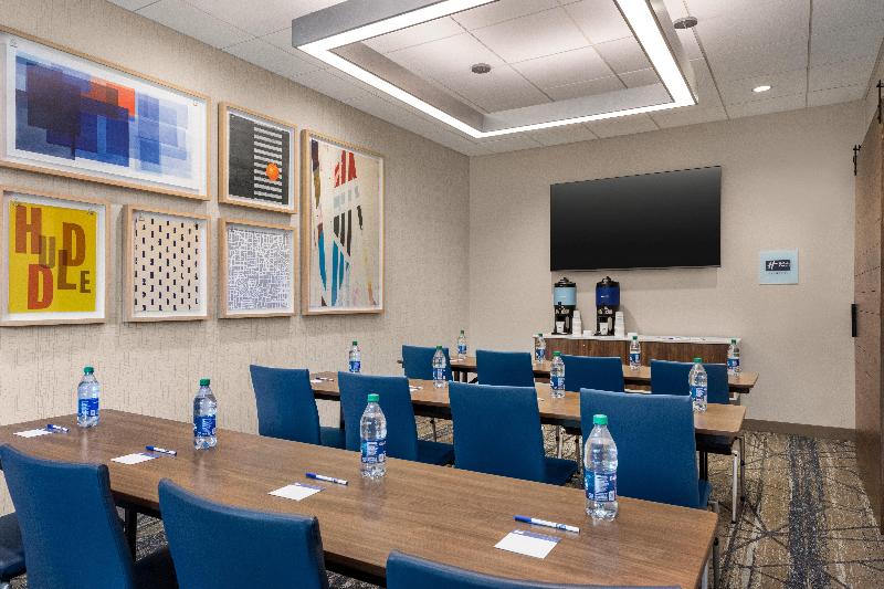 Holiday Inn Express & Suites Rhinelander By IHG image
