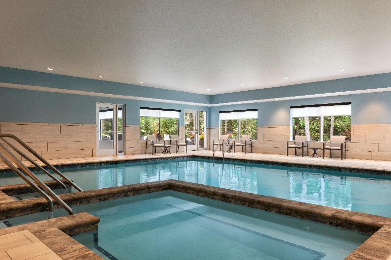 Holiday Inn Express & Suites Rhinelander By IHG image
