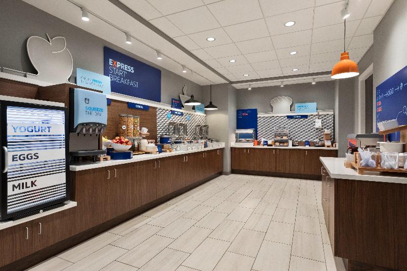 Holiday Inn Express & Suites Rhinelander By IHG image