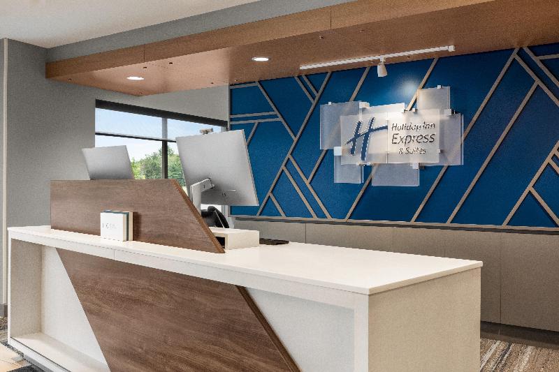 Holiday Inn Express & Suites Rhinelander By IHG image