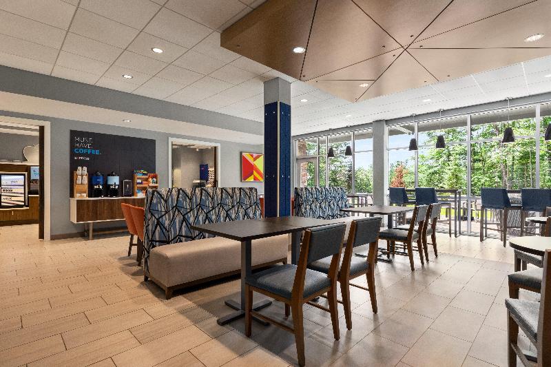 Holiday Inn Express & Suites Rhinelander By IHG image