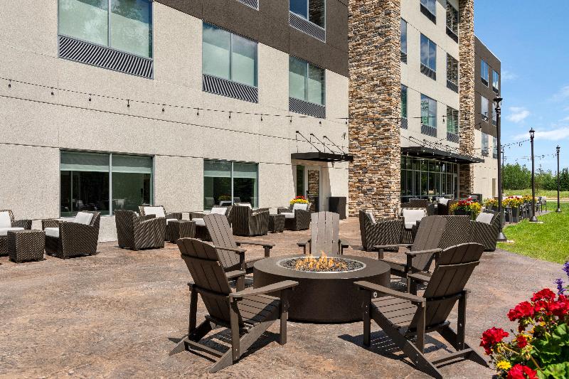 Holiday Inn Express & Suites Rhinelander By IHG image