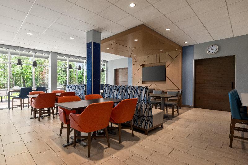 Holiday Inn Express & Suites Rhinelander By IHG image