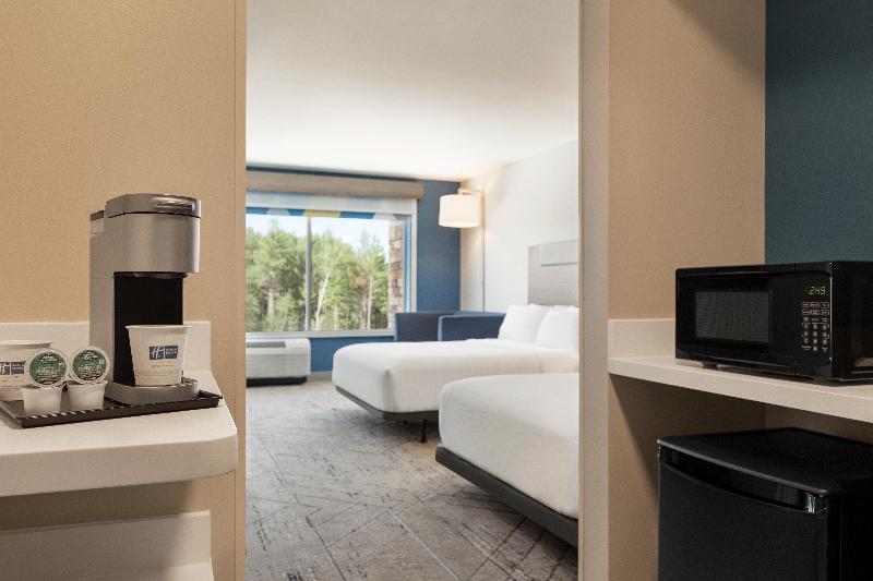 Holiday Inn Express & Suites Rhinelander By IHG image