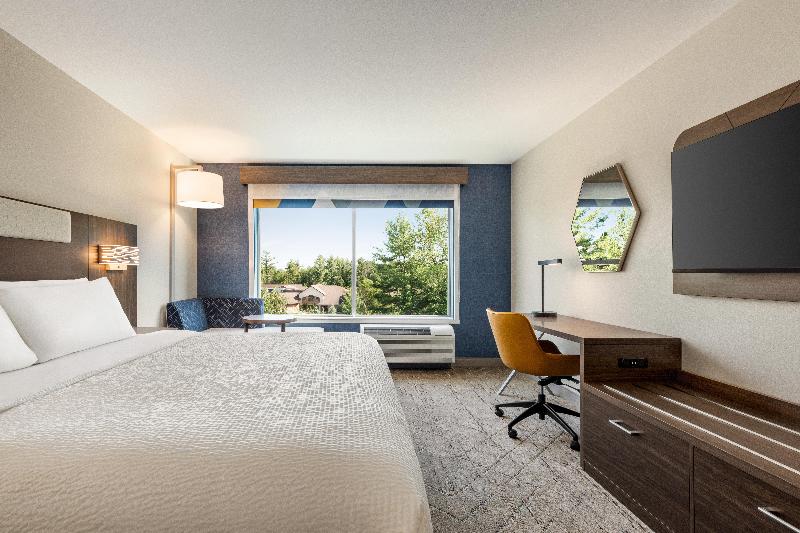 Holiday Inn Express & Suites Rhinelander By IHG image