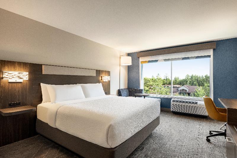 Holiday Inn Express & Suites Rhinelander By IHG image