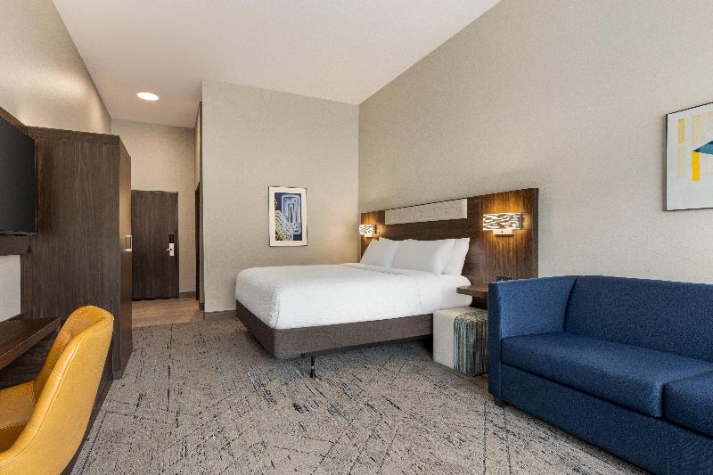 Holiday Inn Express & Suites Rhinelander By IHG image