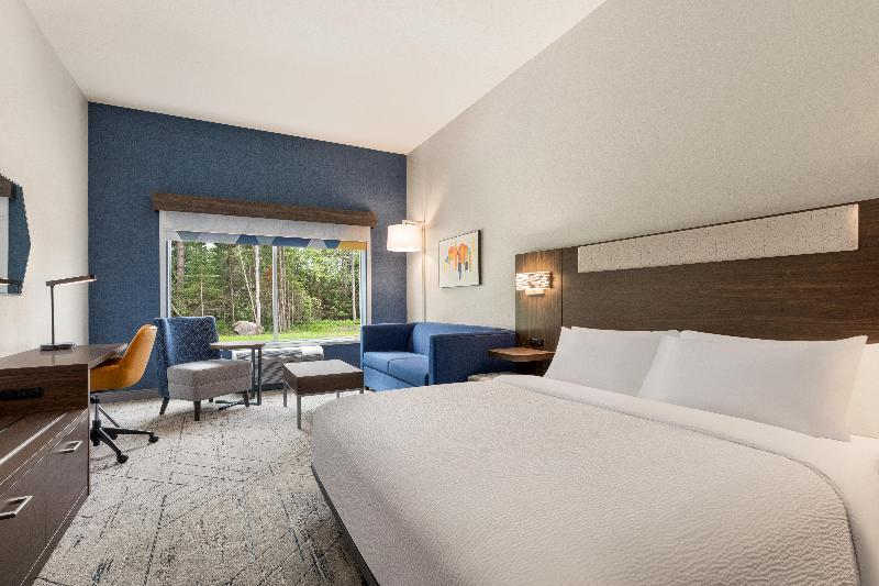 Holiday Inn Express & Suites Rhinelander By IHG image