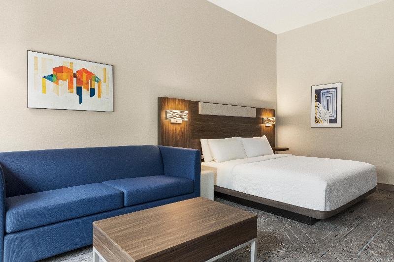Holiday Inn Express & Suites Rhinelander By IHG image