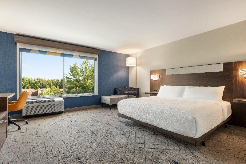 Holiday Inn Express & Suites Rhinelander By IHG image