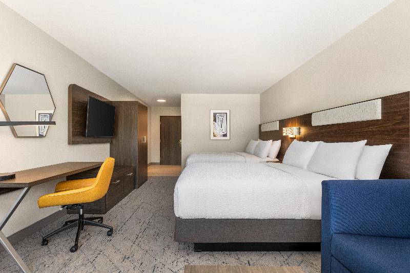 Holiday Inn Express & Suites Rhinelander By IHG image