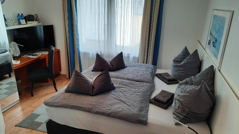 Hotel Merlin Garni image