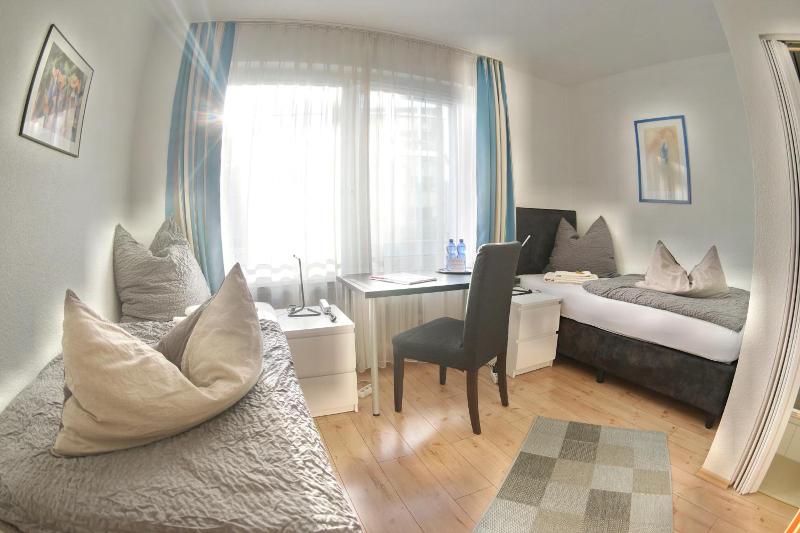 Hotel Merlin Garni image