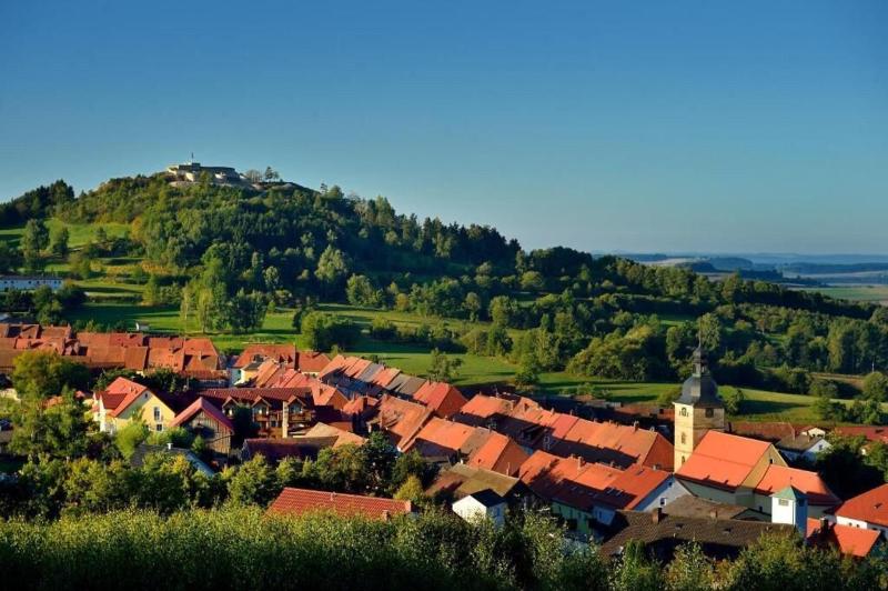 Hollerhv?fe - Zu Gast Im Dorf image