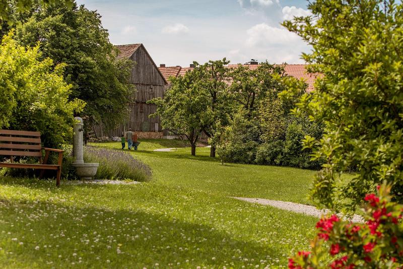 Hollerhv?fe - Zu Gast Im Dorf image