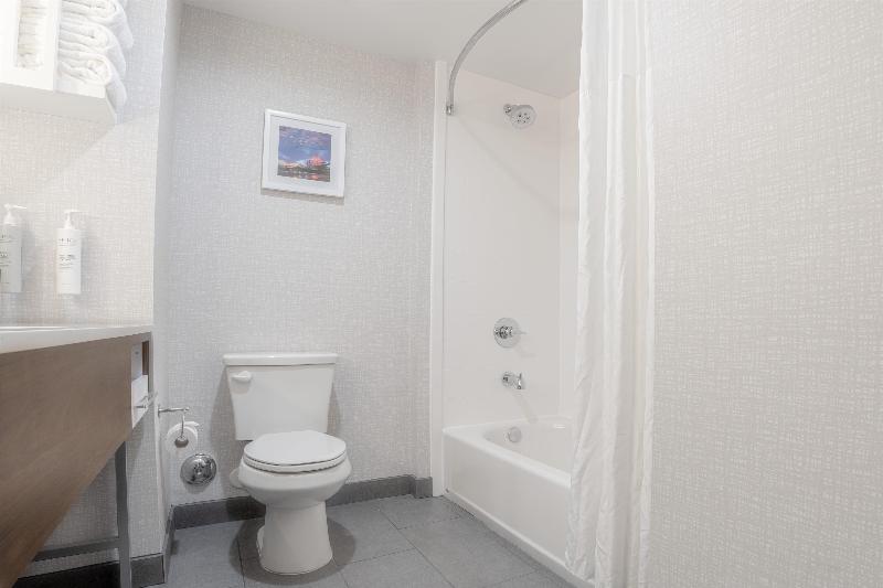 Hampton Inn Santa Clarita-Valencia - Image 4