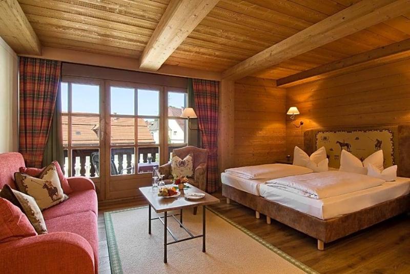 Hotel Gasthof Alte Post Holzkirchen image
